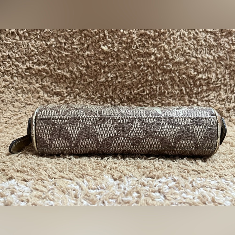 Coach mini poppy pouch - Picture 4 of 10